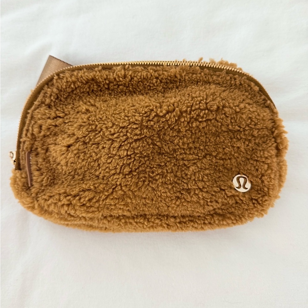 lululemon everywhere belt bag